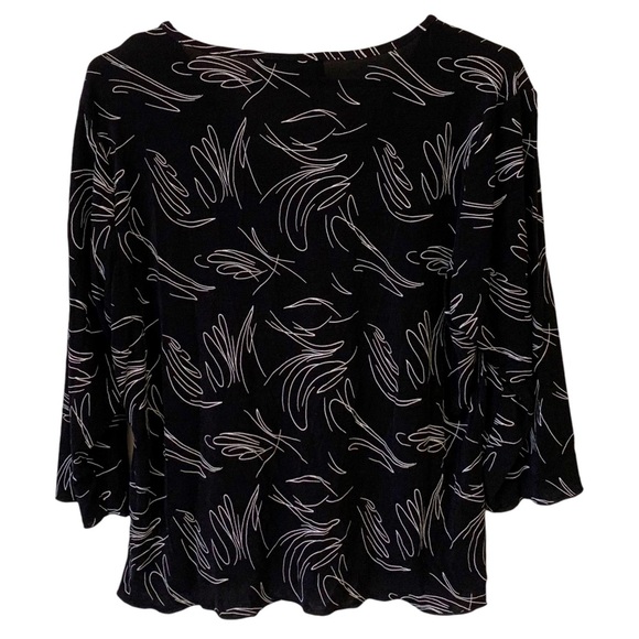Briggs New York | XL | Black & White Abstract Floral Pattern Stretchy Blouse - Picture 2 of 4